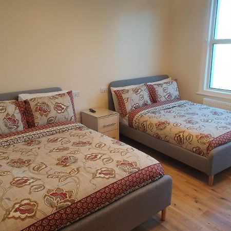 London Luxury Spacious 2 Bedroom Apartment 4 Mins From Ilford Stn. Free Parking Екстер'єр фото