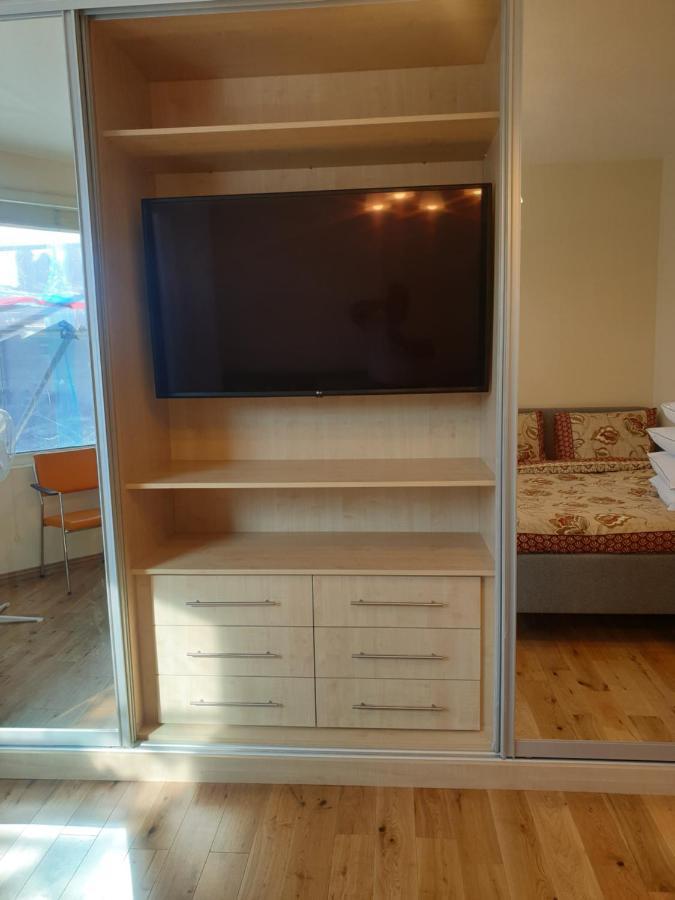 London Luxury Spacious 2 Bedroom Apartment 4 Mins From Ilford Stn. Free Parking Екстер'єр фото