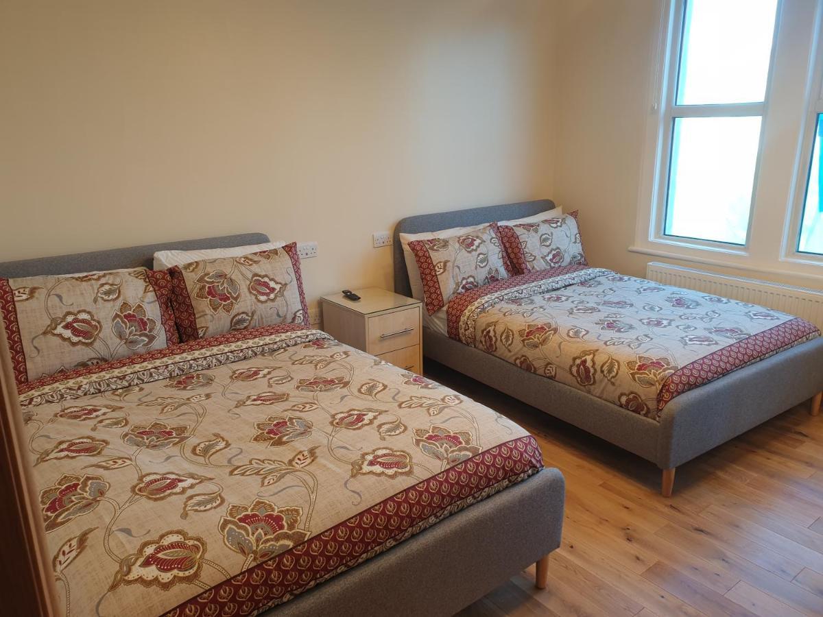 London Luxury Spacious 2 Bedroom Apartment 4 Mins From Ilford Stn. Free Parking Екстер'єр фото