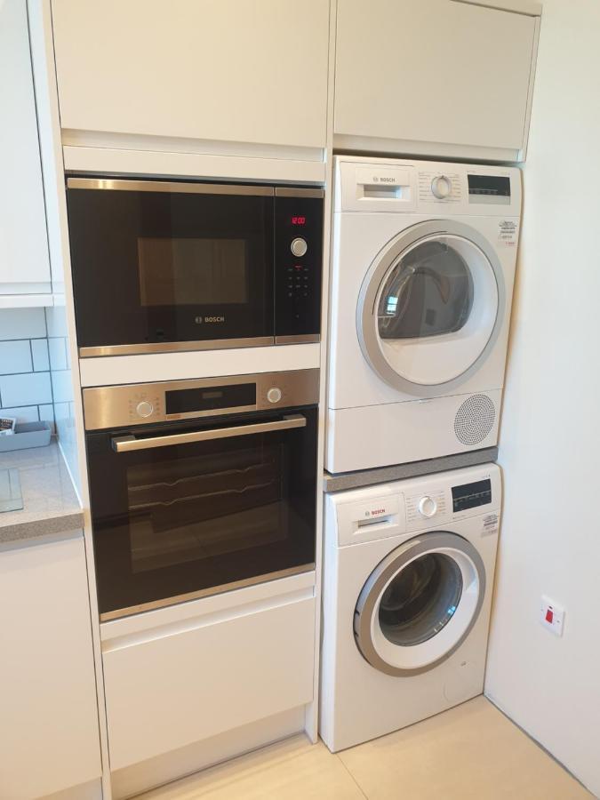 London Luxury Spacious 2 Bedroom Apartment 4 Mins From Ilford Stn. Free Parking Екстер'єр фото