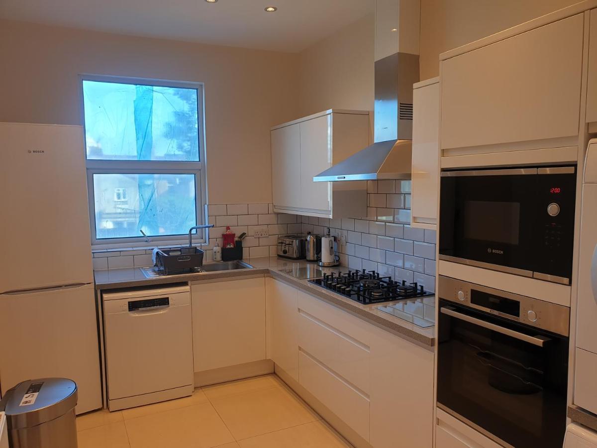 London Luxury Spacious 2 Bedroom Apartment 4 Mins From Ilford Stn. Free Parking Екстер'єр фото