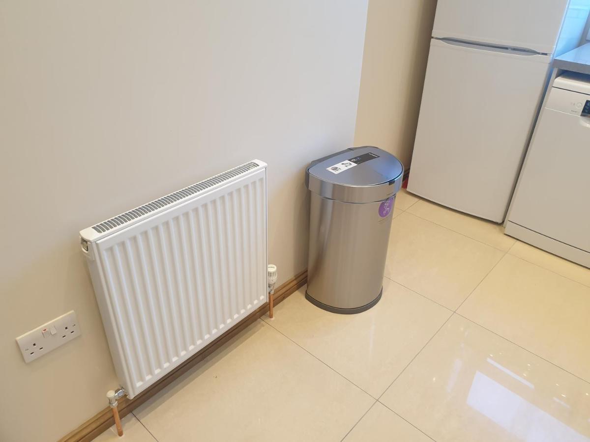 London Luxury Spacious 2 Bedroom Apartment 4 Mins From Ilford Stn. Free Parking Екстер'єр фото