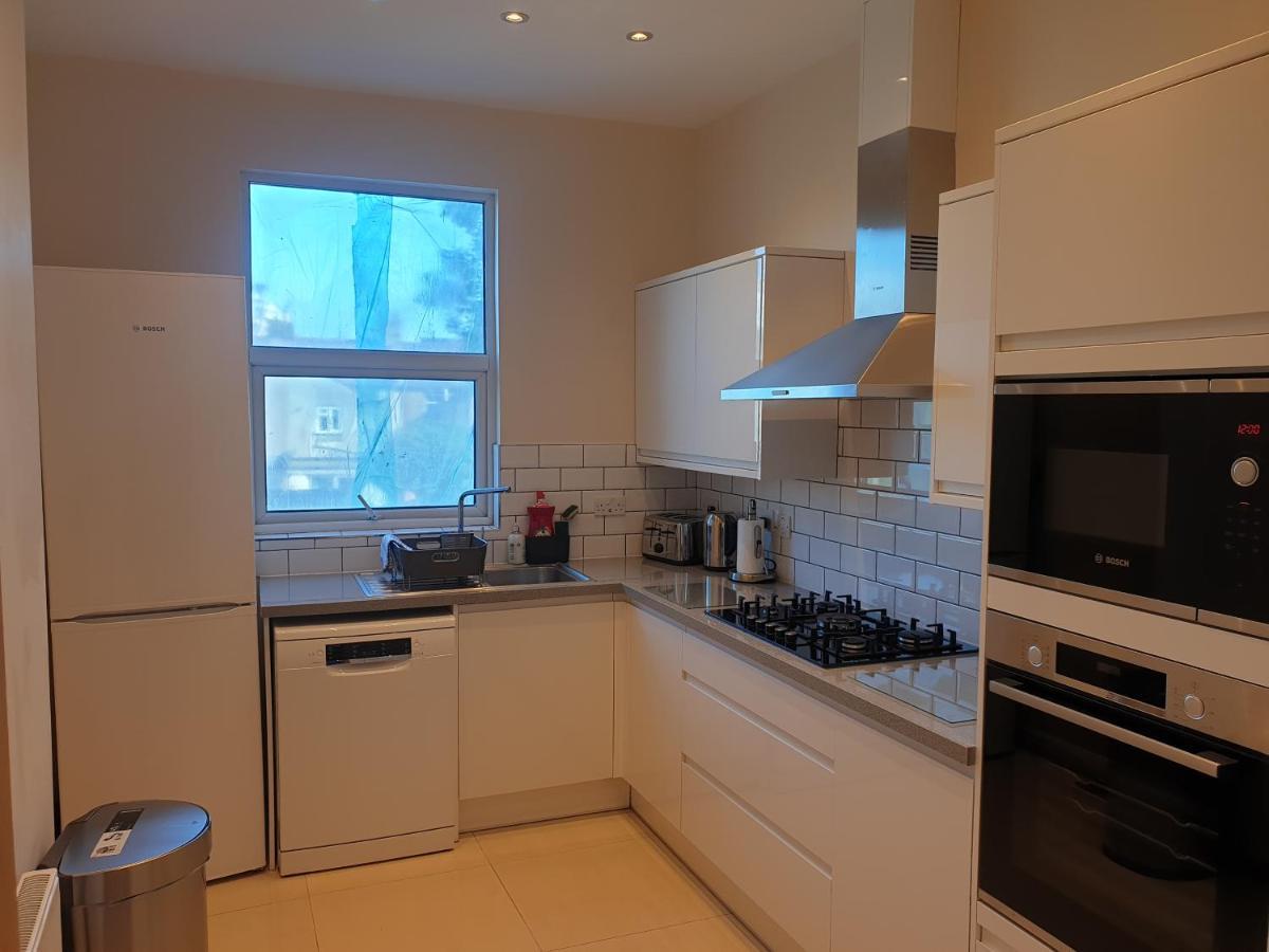 London Luxury Spacious 2 Bedroom Apartment 4 Mins From Ilford Stn. Free Parking Екстер'єр фото