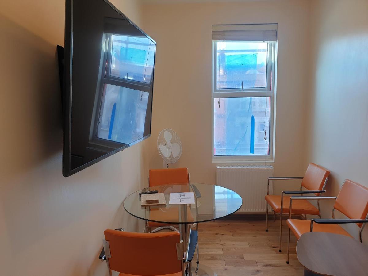 London Luxury Spacious 2 Bedroom Apartment 4 Mins From Ilford Stn. Free Parking Екстер'єр фото