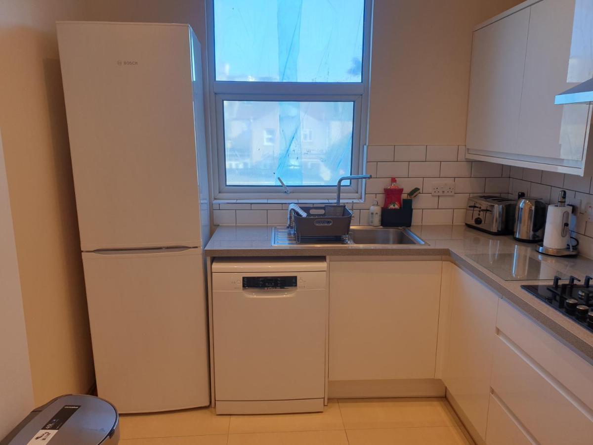 London Luxury Spacious 2 Bedroom Apartment 4 Mins From Ilford Stn. Free Parking Екстер'єр фото